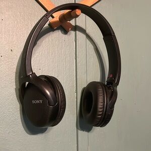Black Sony WHCH520/B Bluetooth Wireless Headphones with Microphone.